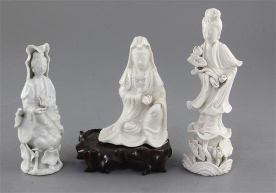 A Chinese Dehua blanc de chine seated figure of Guanyin, 17th century, 12cm - 18cm